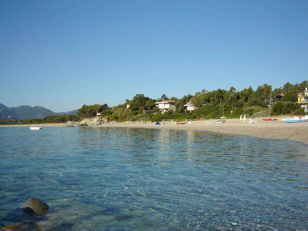 Appartamento Al Mare Via Delle Mimose 巴里萨尔多 外观 照片