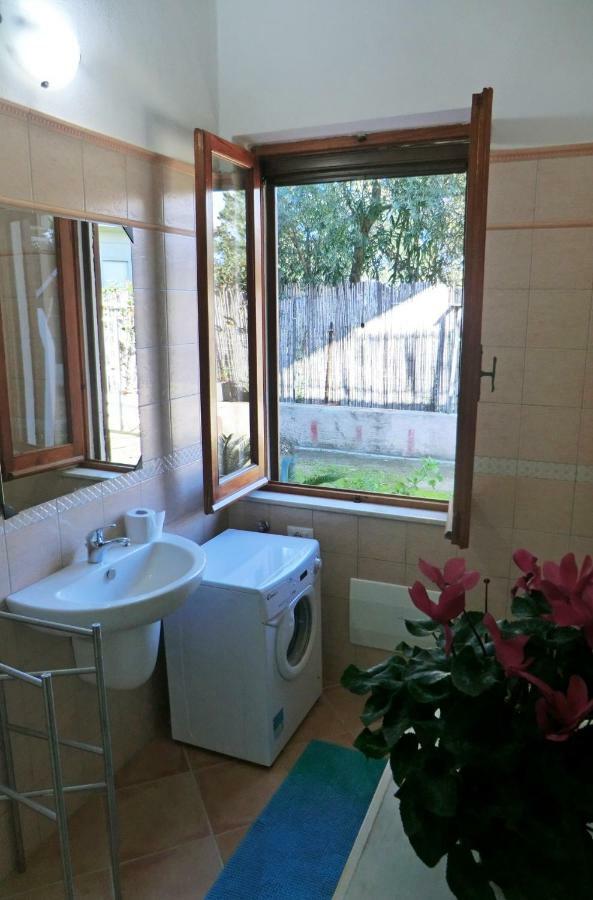 Appartamento Al Mare Via Delle Mimose 巴里萨尔多 外观 照片