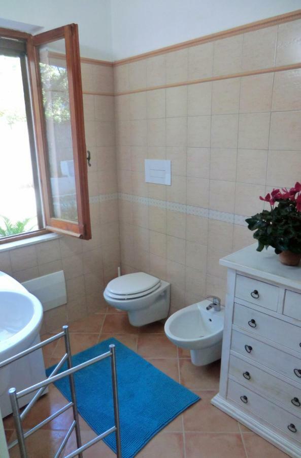 Appartamento Al Mare Via Delle Mimose 巴里萨尔多 外观 照片