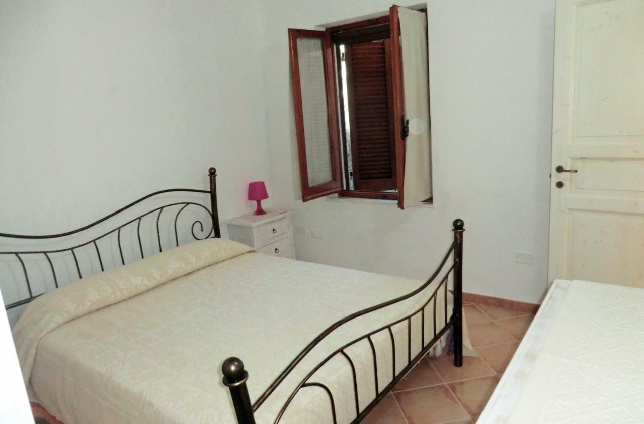 Appartamento Al Mare Via Delle Mimose 巴里萨尔多 外观 照片